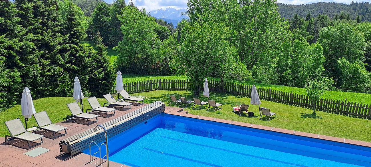 Schwimmbad Pool des Apparthotel Maier - Ferienwohnungen am Ritten in Südtirol